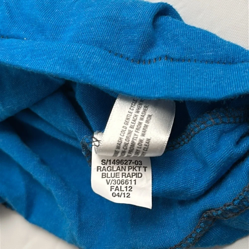 Gap blue and gray colorblock crew neck raglan sleeve pocket t-shirt